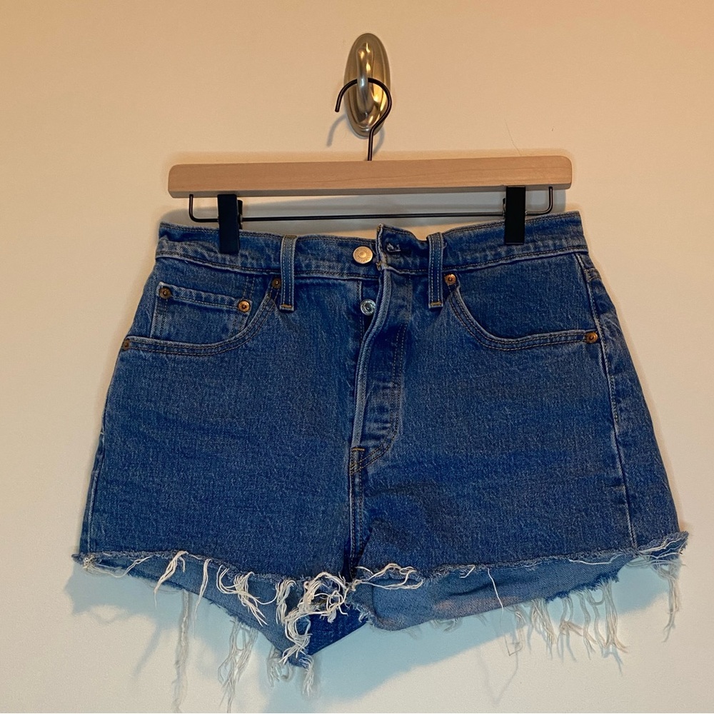 Levi’s 501 Buttonfly Cutoff Shorts 28